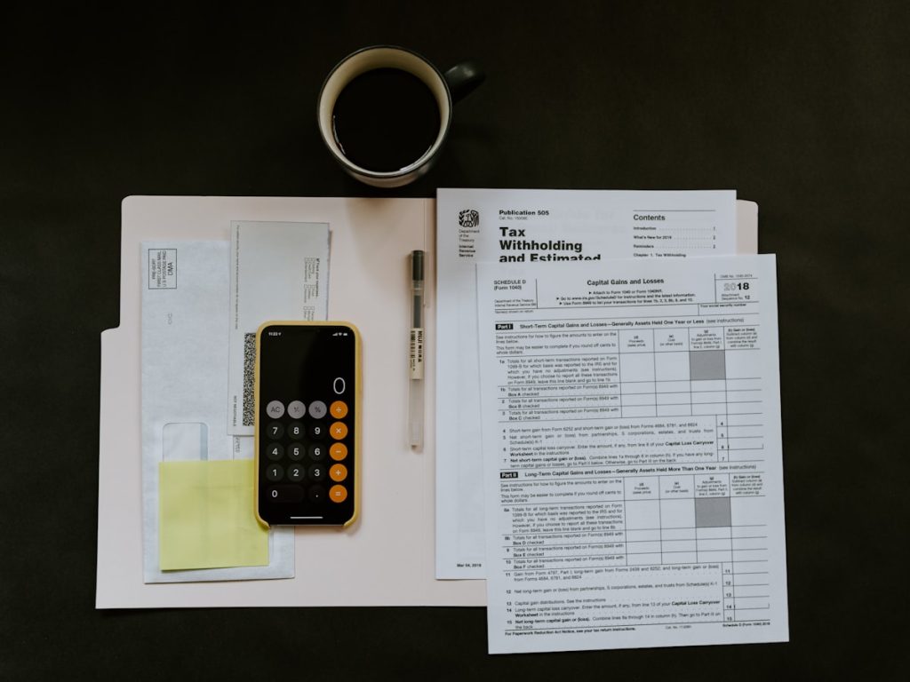 Calculadora y documentos fiscales para calcular cuánto se paga de plusvalía al vender una vivienda