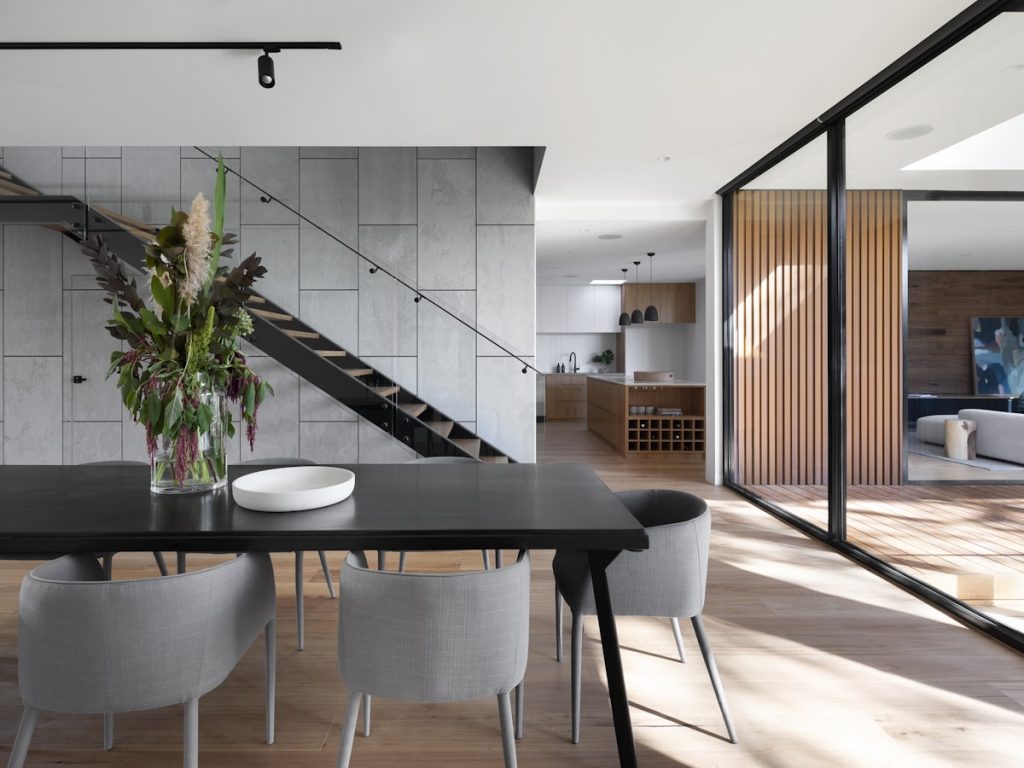 Vivienda reformada con buena orientación y luz natural, factores que influyen en su precio de venta