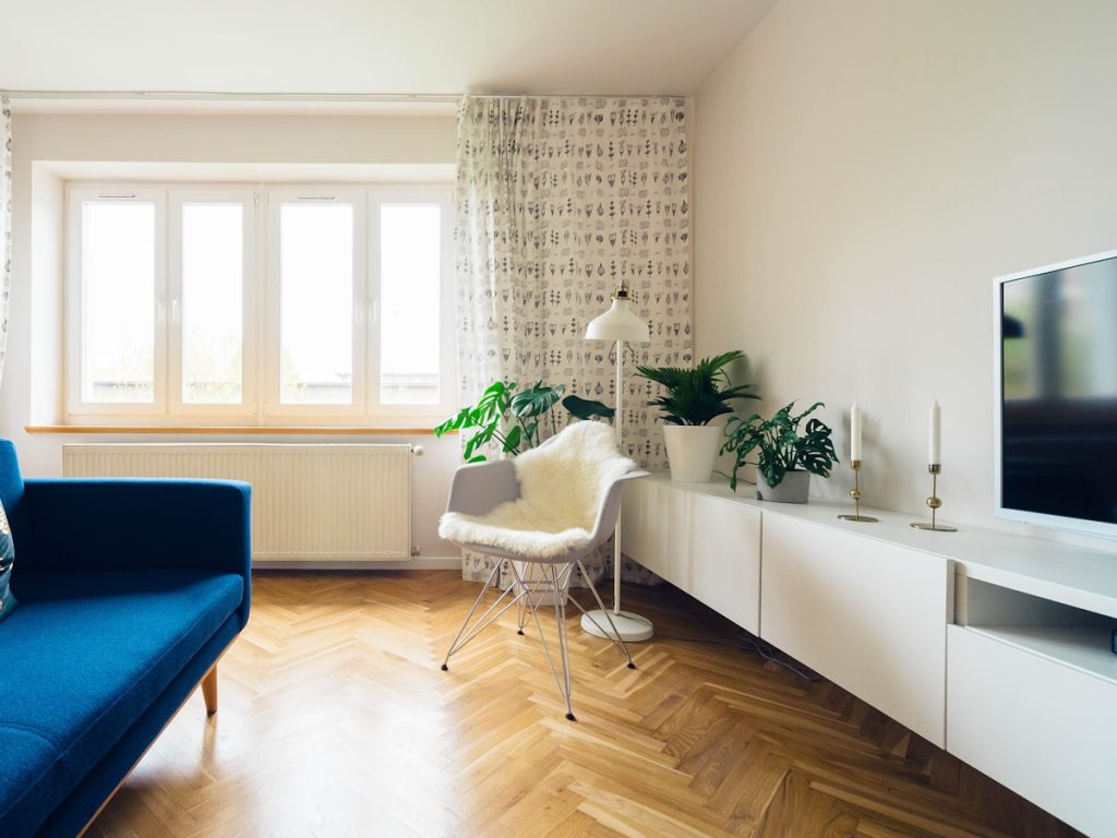 Salón de una vivienda familiar con recuerdos, que el mercado no valora al fijar el precio