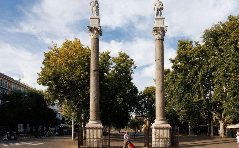 Columnas coronadas por Hércules y Julio César en la Alameda de Hércules, Sevilla